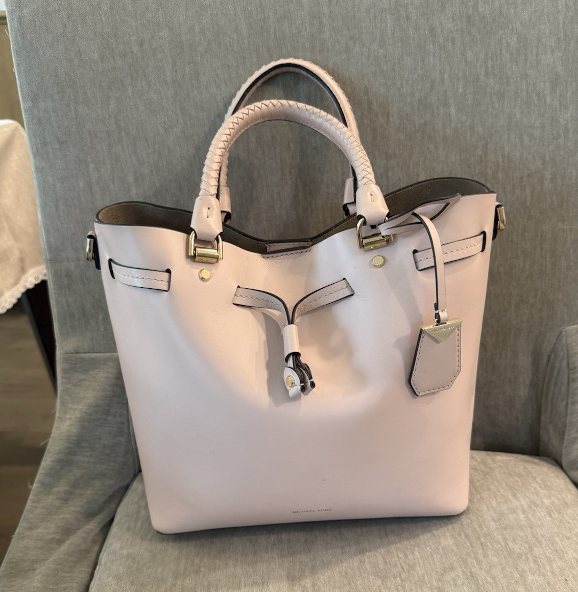 Women’s Med pale pinkSatchel Top Handle, Gold Hard, Magnetic, Charm, Pockets