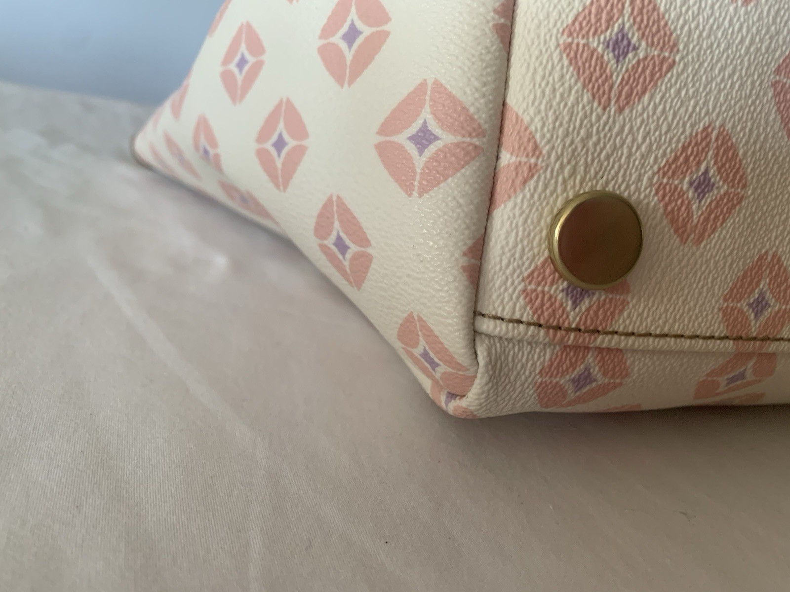 FOSSIL SYDNEY TOTE HANDBAG IVORY PINK PURPLE GEOMETRIC DESIGN TAN LEATHER STRAPS