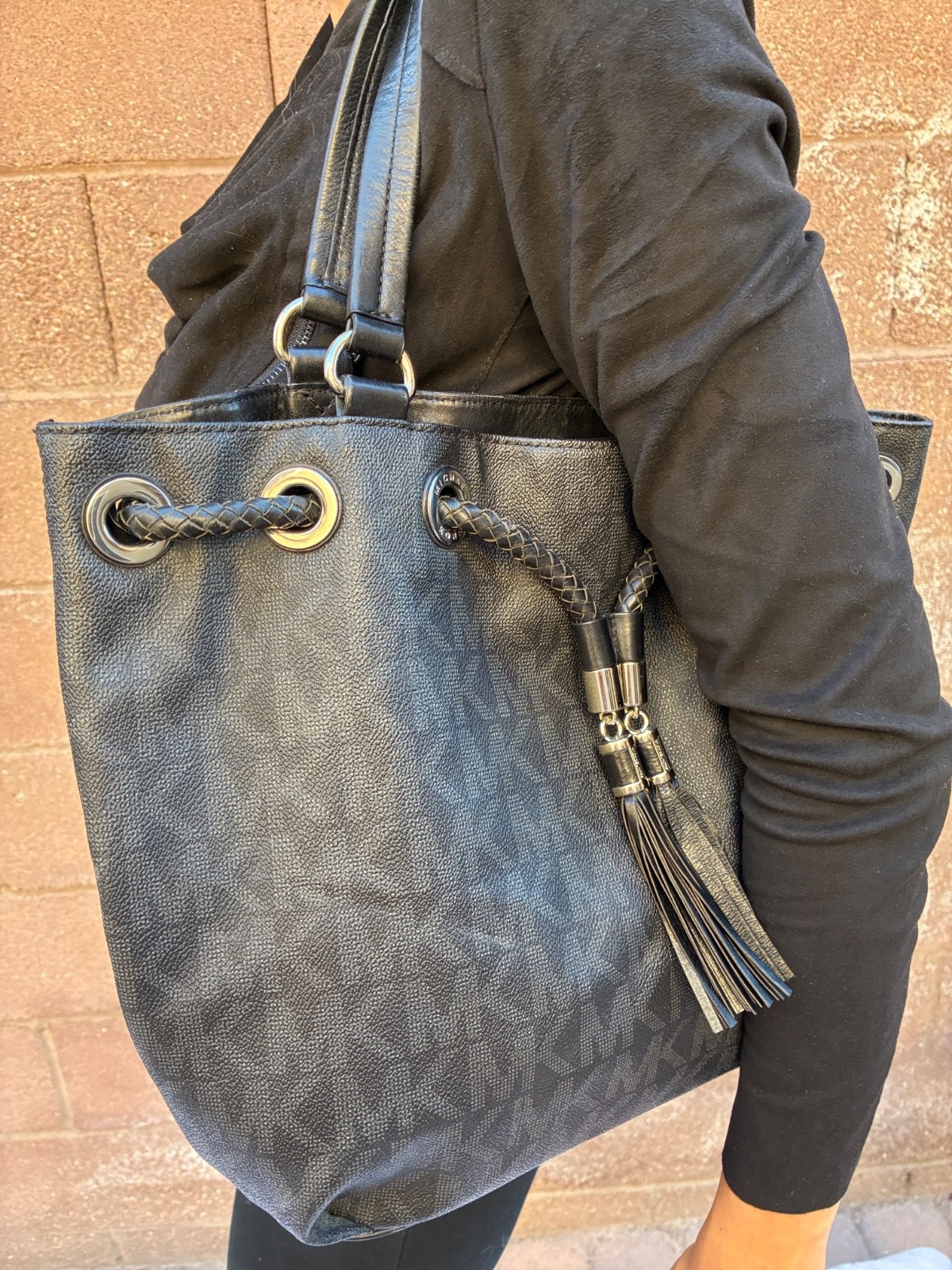 michael kors tote bag large with tassels and charm Black grey