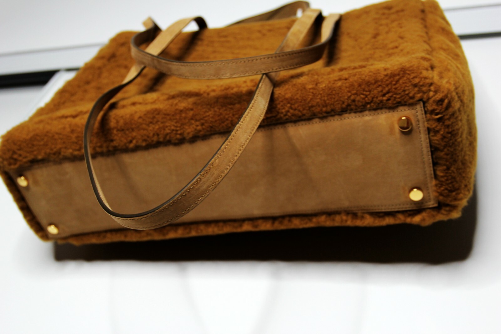 BNWT AW21 JACQUEMUS “LE CABAS NEVE” SHEARLING SHOULDER BAG