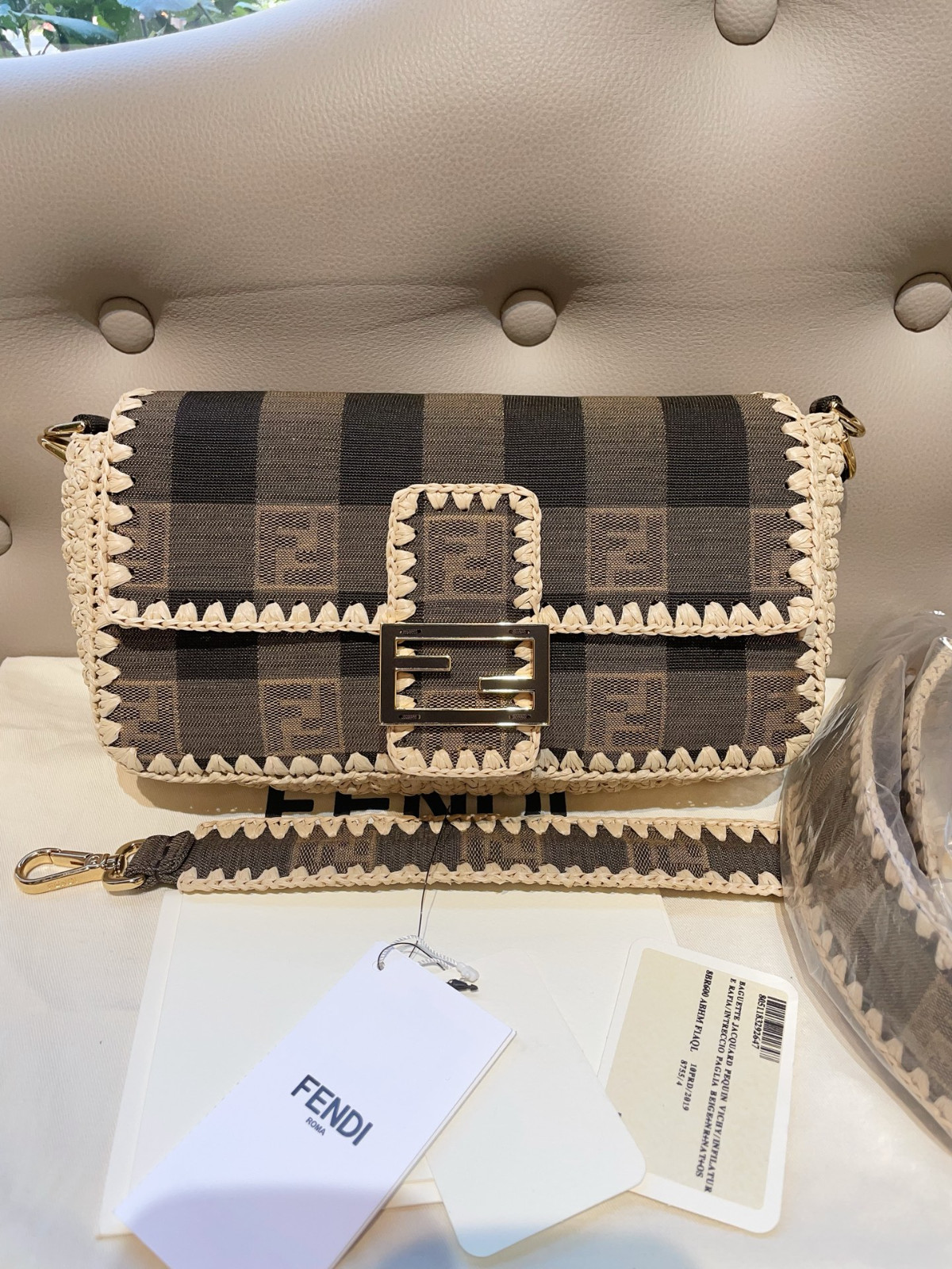 Fendi Medium Raffia Woven Baguette, （26×13×7）cm