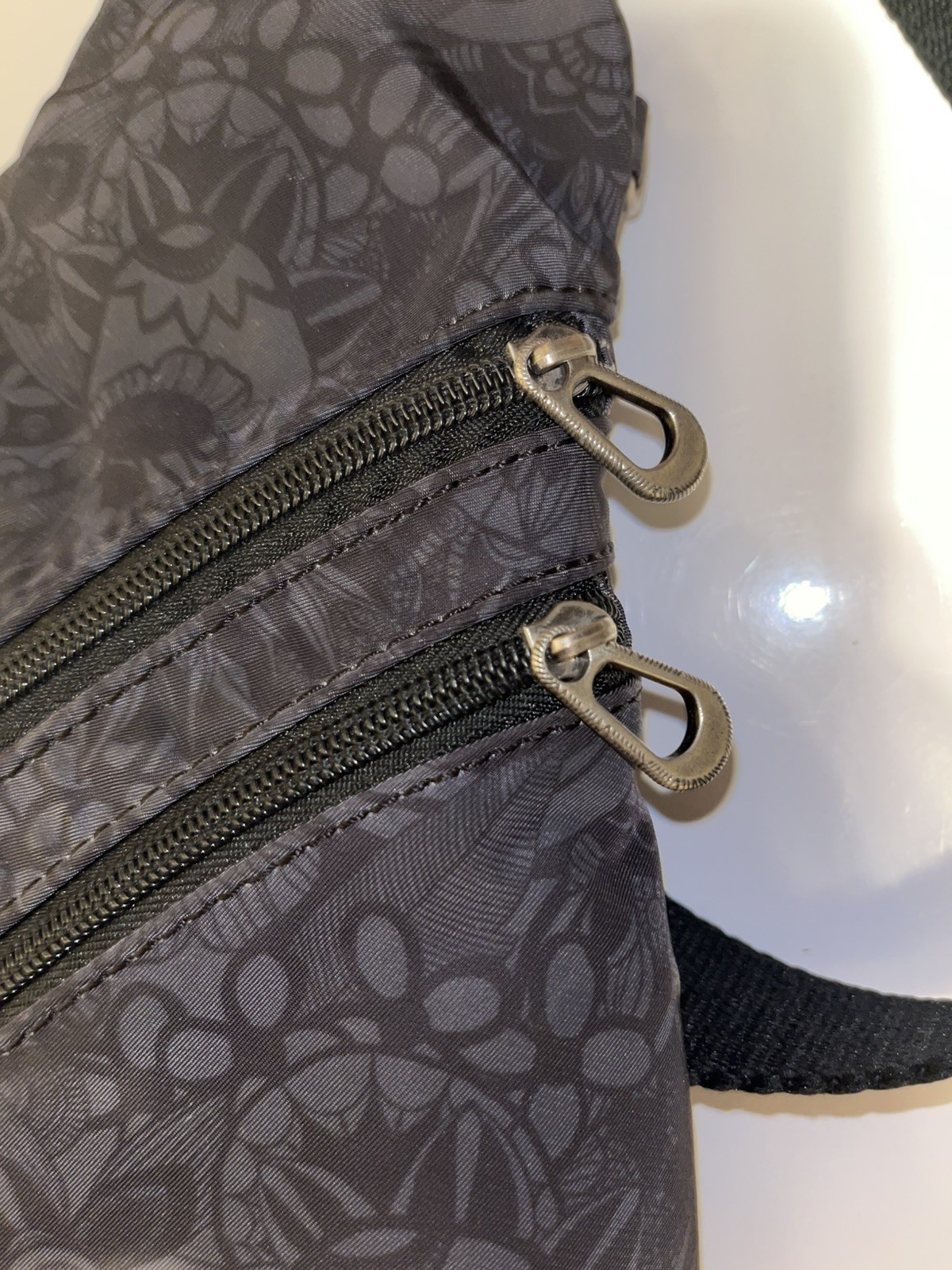 Sakroots – On the Go Sling Backpack Black Floral Black Travel Purse