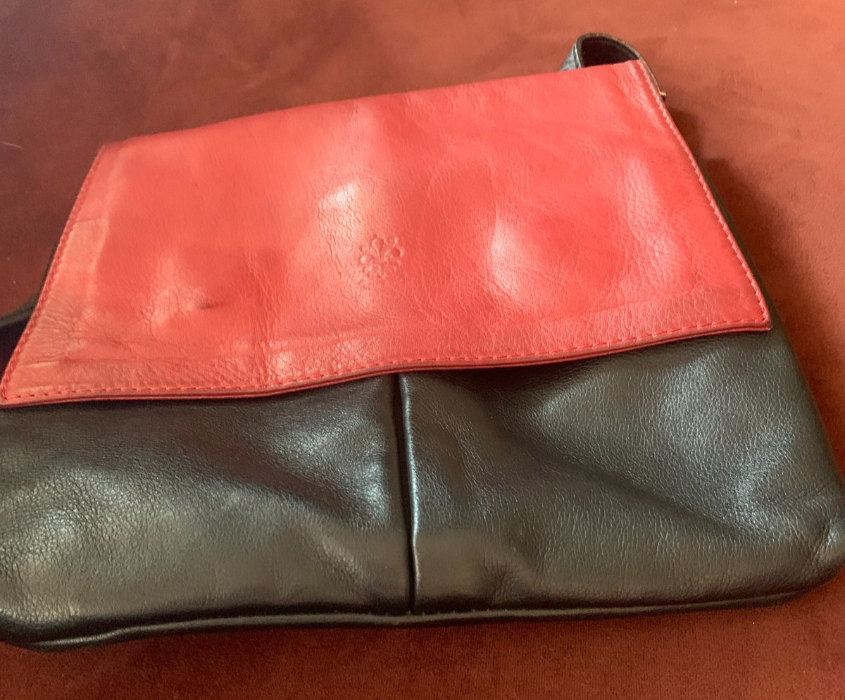 Vera Pella Italy Genuine Leather Crossbody Red and black 10 inch Purse