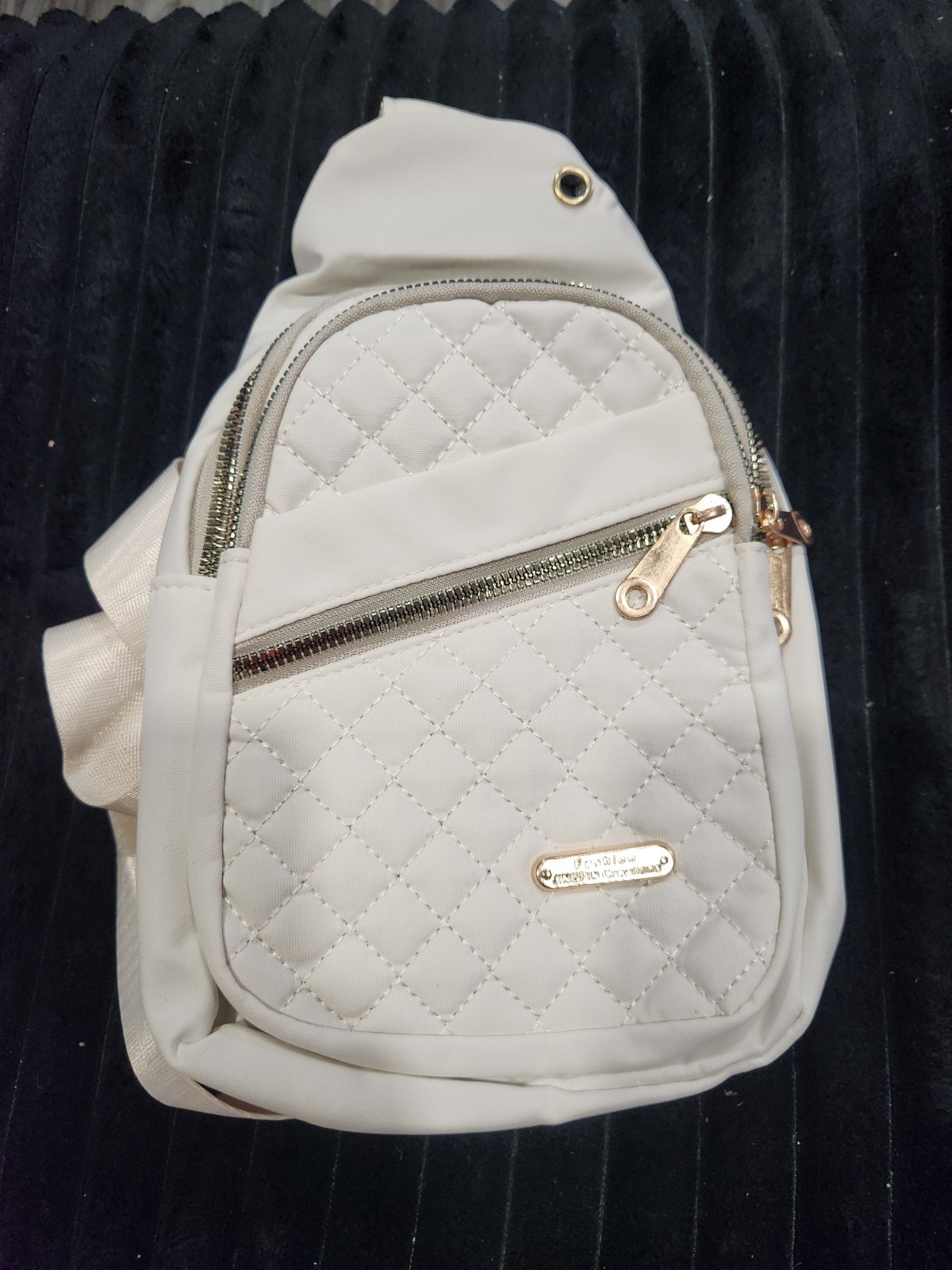 Fashion Jingpin White Quilted Sling Crossbody Bag Zip Pockets Adjustable Strap