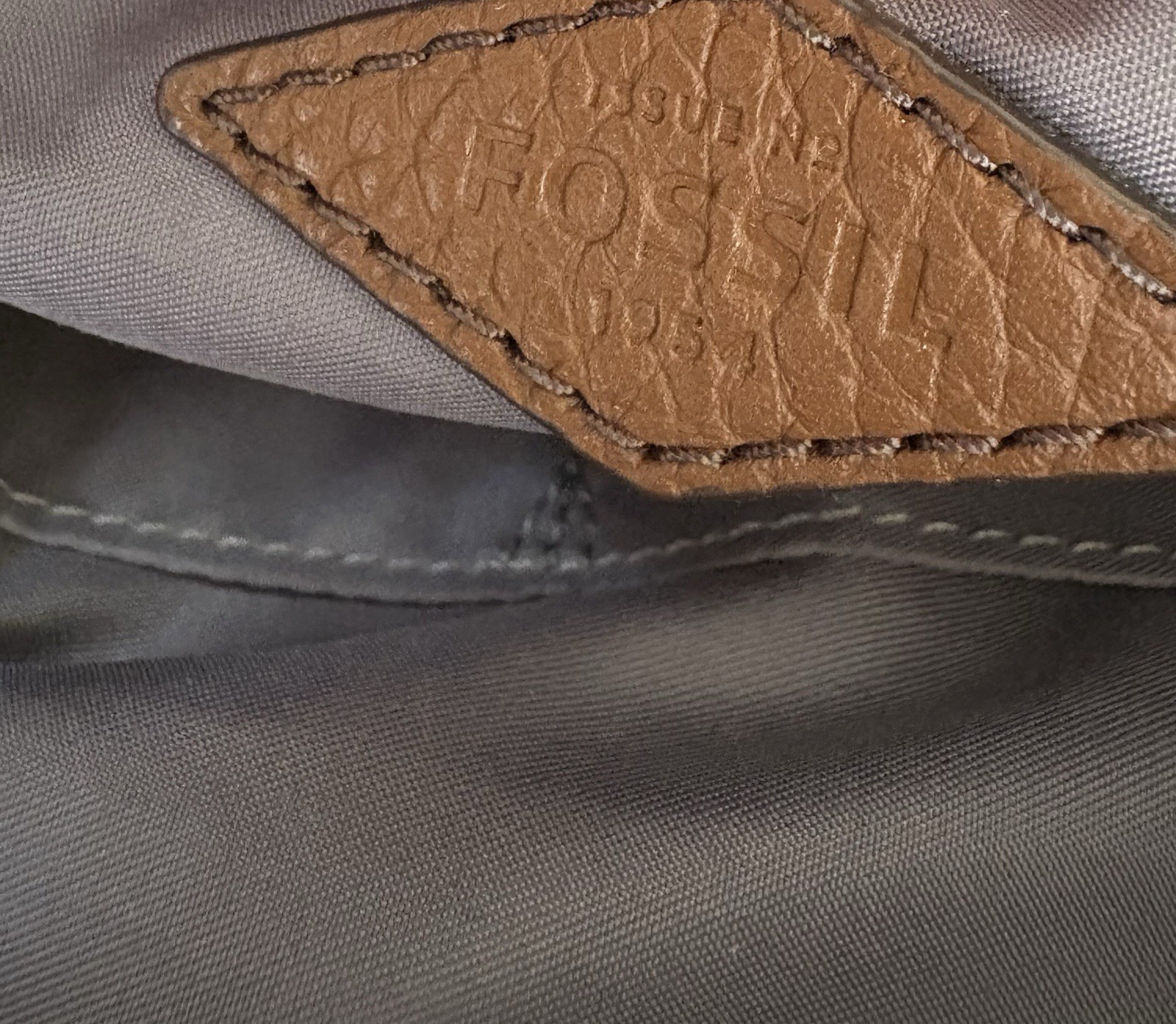 FOSSIL Pebbled Leather TESSA CROSSBODY BAG! Neutral Brown 8inx10.5in 28in Strap