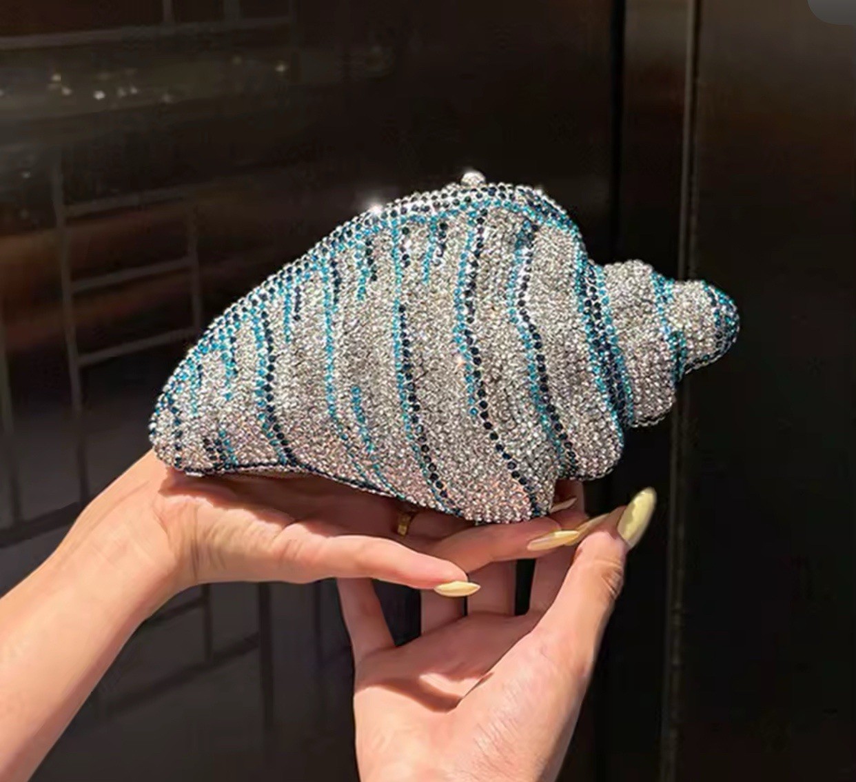 Rhinestone Crystal Shell Clutch Purse