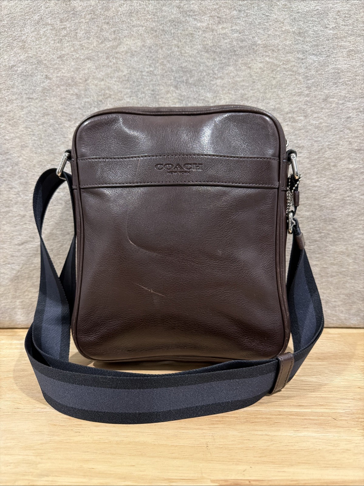 COACH F54782 Charles Flight Bag in Brown Leather​ Men’s Bag Crossbody Guy