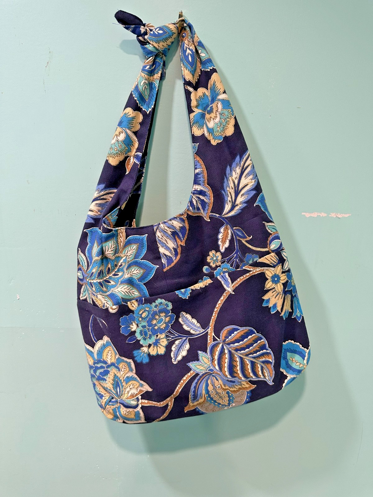 Shoulder bag, Hook and loop closure. Pocket on front and one on inside.