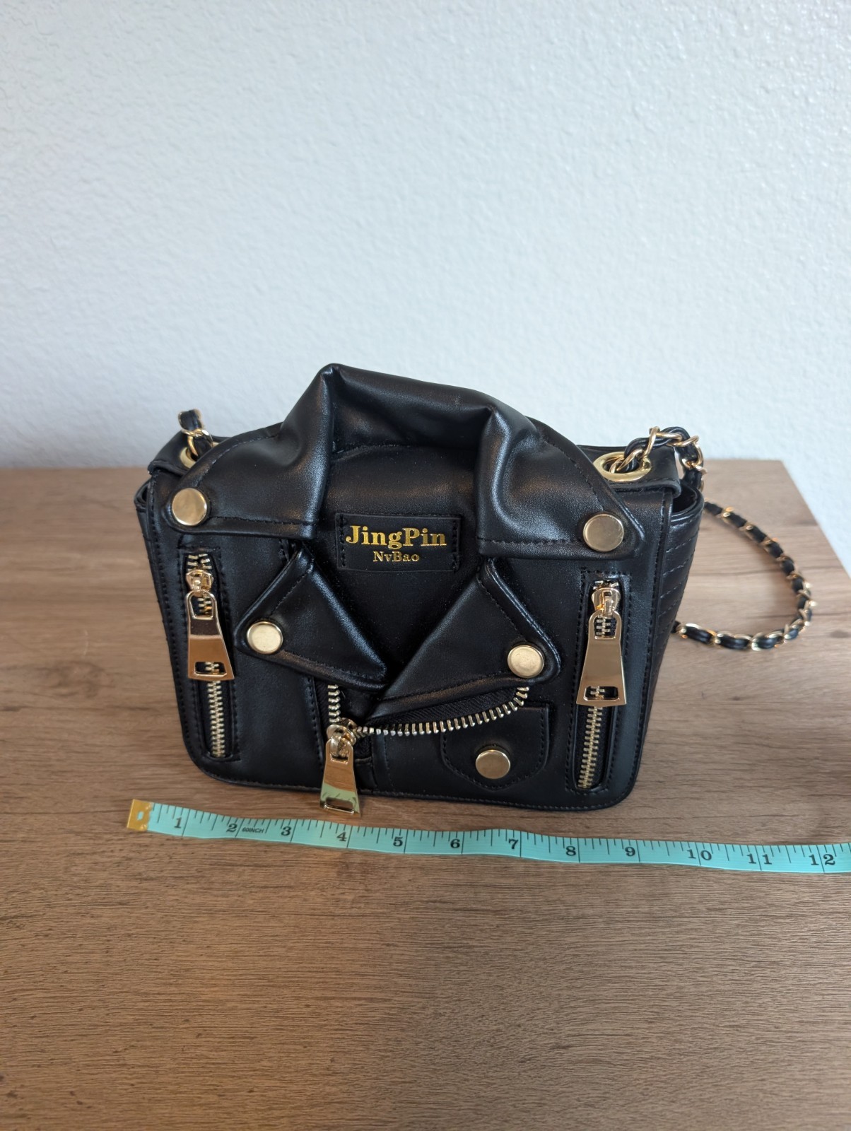 JingPin Black Rectangle Shoulder Bag Chain Strap Gold Hardware Zip Lined Pockets