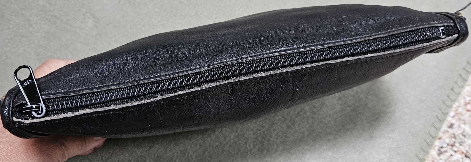Unbranded Black Leather Purse – No Strap – 10.5″ x 7″ x 2.25″ – Zipper Closure