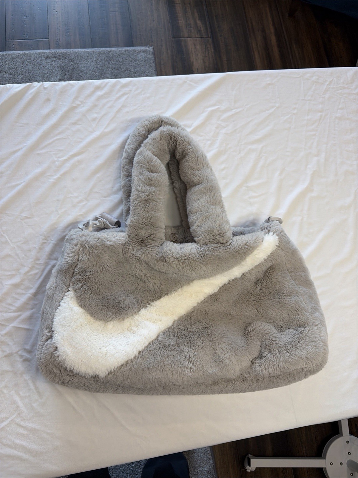 Nike Sportswear Women’s Faux Fur Tote Bag – Grey/White (DQ5804-012)