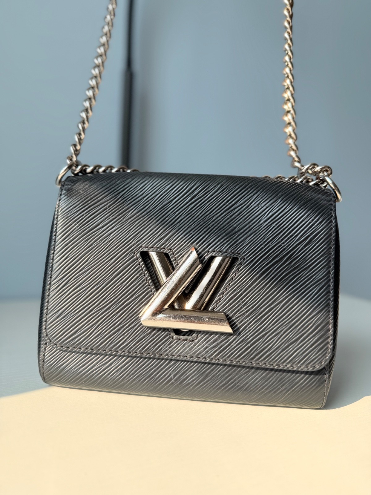 Louis Vuitton MOnogram Twist MM shoulder bag