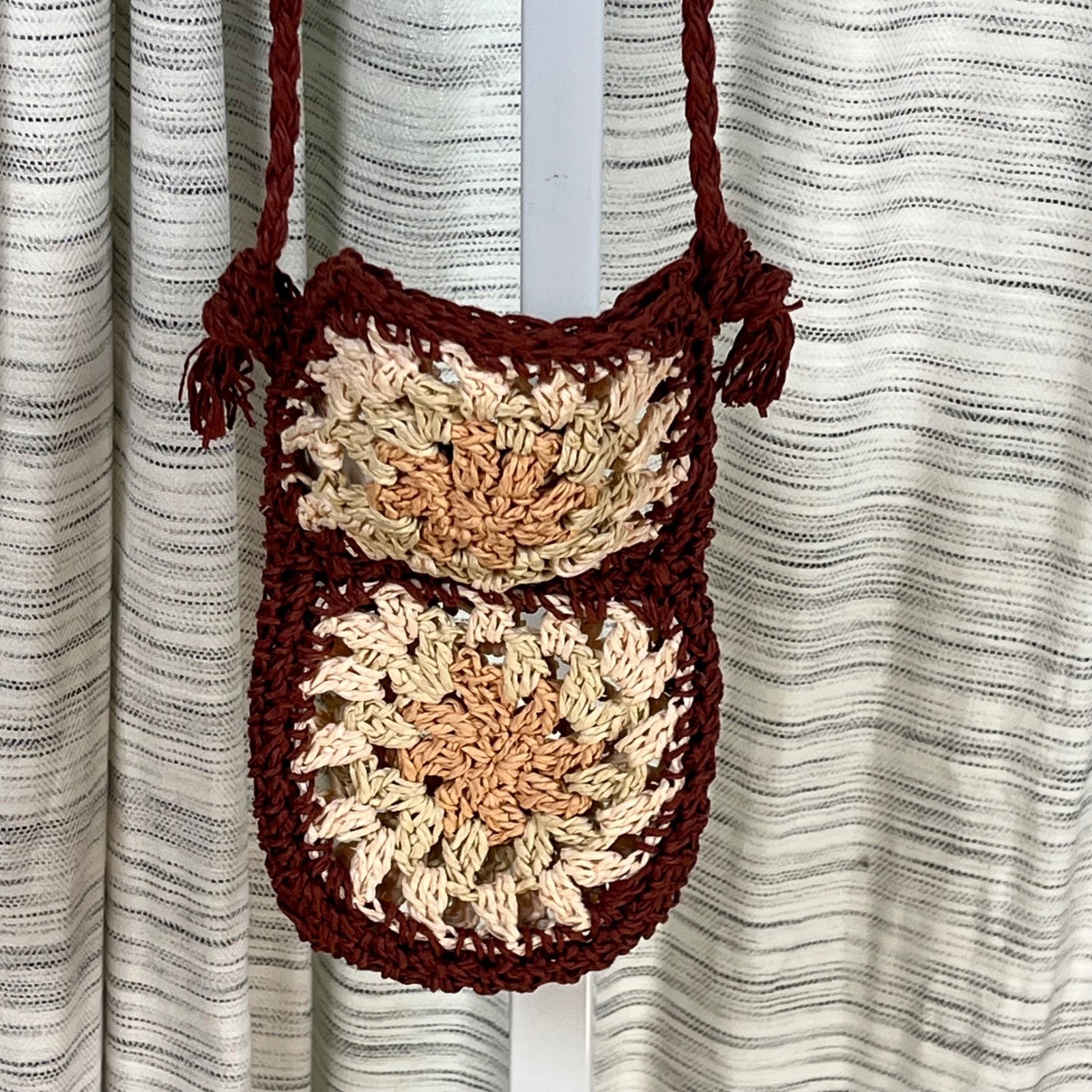Lucky Brand Crochet Granny Square Crossbody Bag Burgundy Cream Boho Tassel Pouch