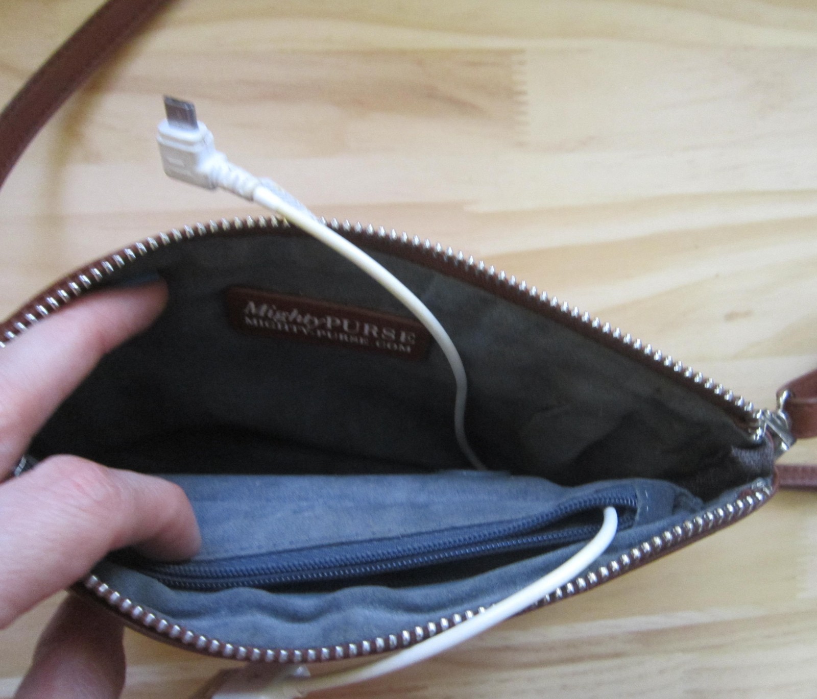 Mighty Purse Wristlet Charge On The Go Brown Leather Red Quilted W Instructions
