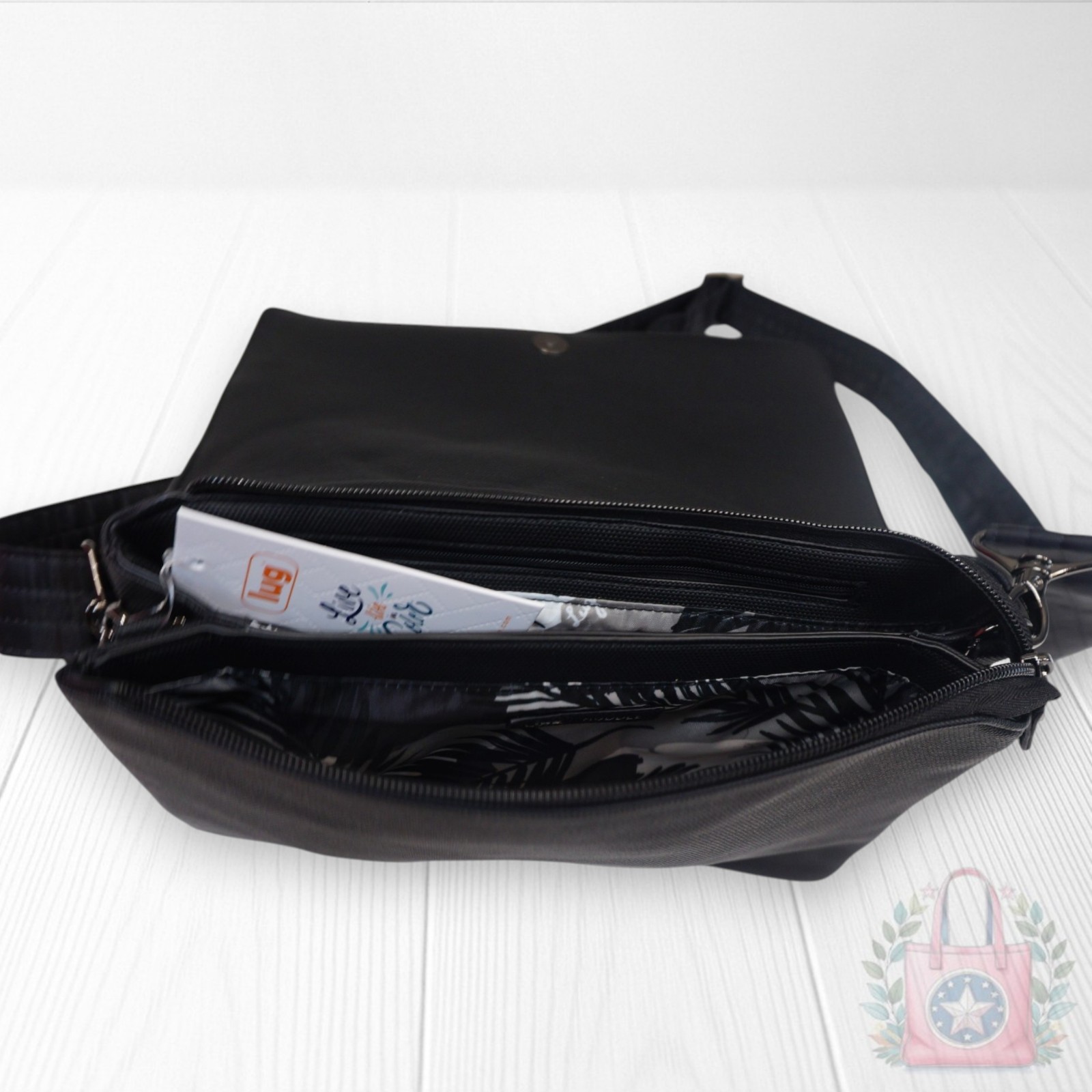 NEW ❤️ Lug Huddle Black Matte Luxe Messenger Clutch Convertible Crossbody