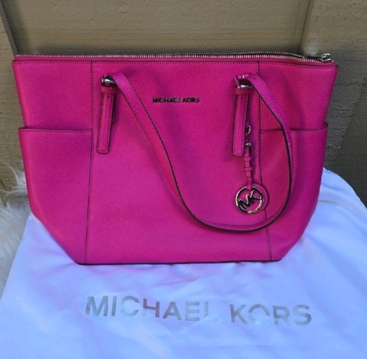 Michael Kors Charlotte Zip Top Shoulder Bag Pink
