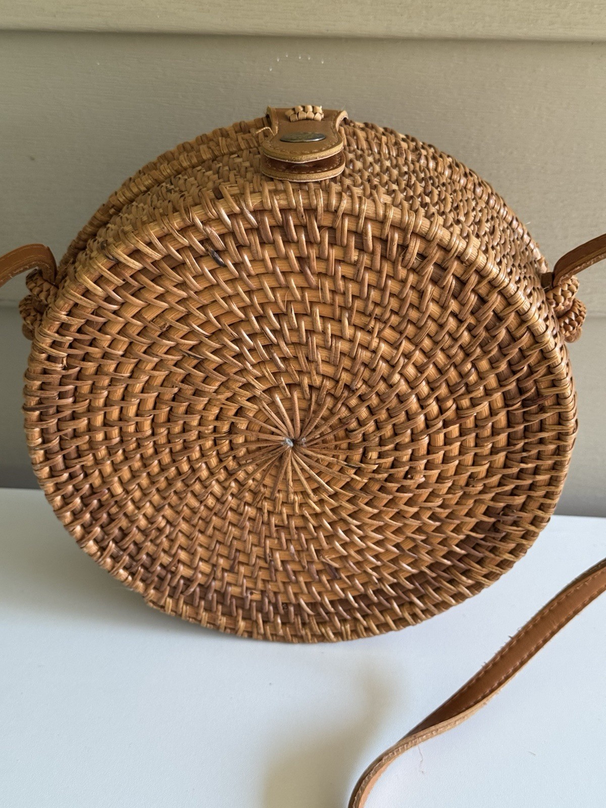 Round Brown Crossbody Bag Detachable Strap Snap Closure Lined Gold Tone Women