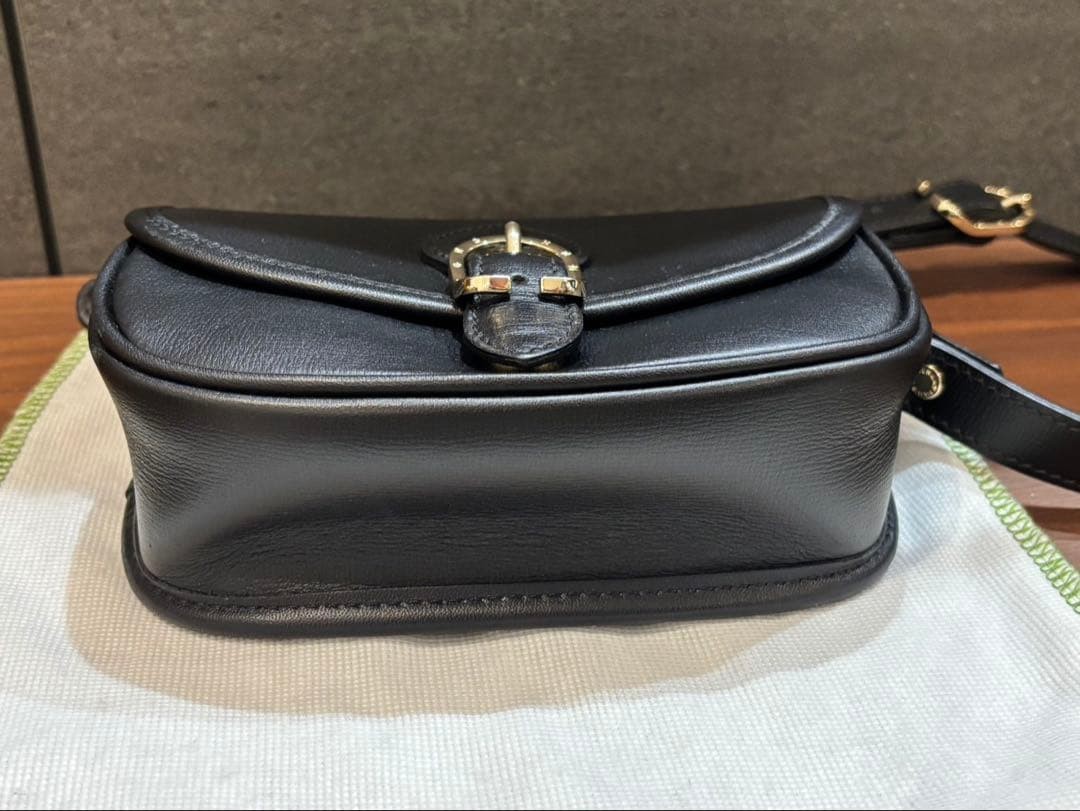 Longchamp Black Leather Shoulder Bag, 5.9 x 7.1 x 2.4 inches, Used