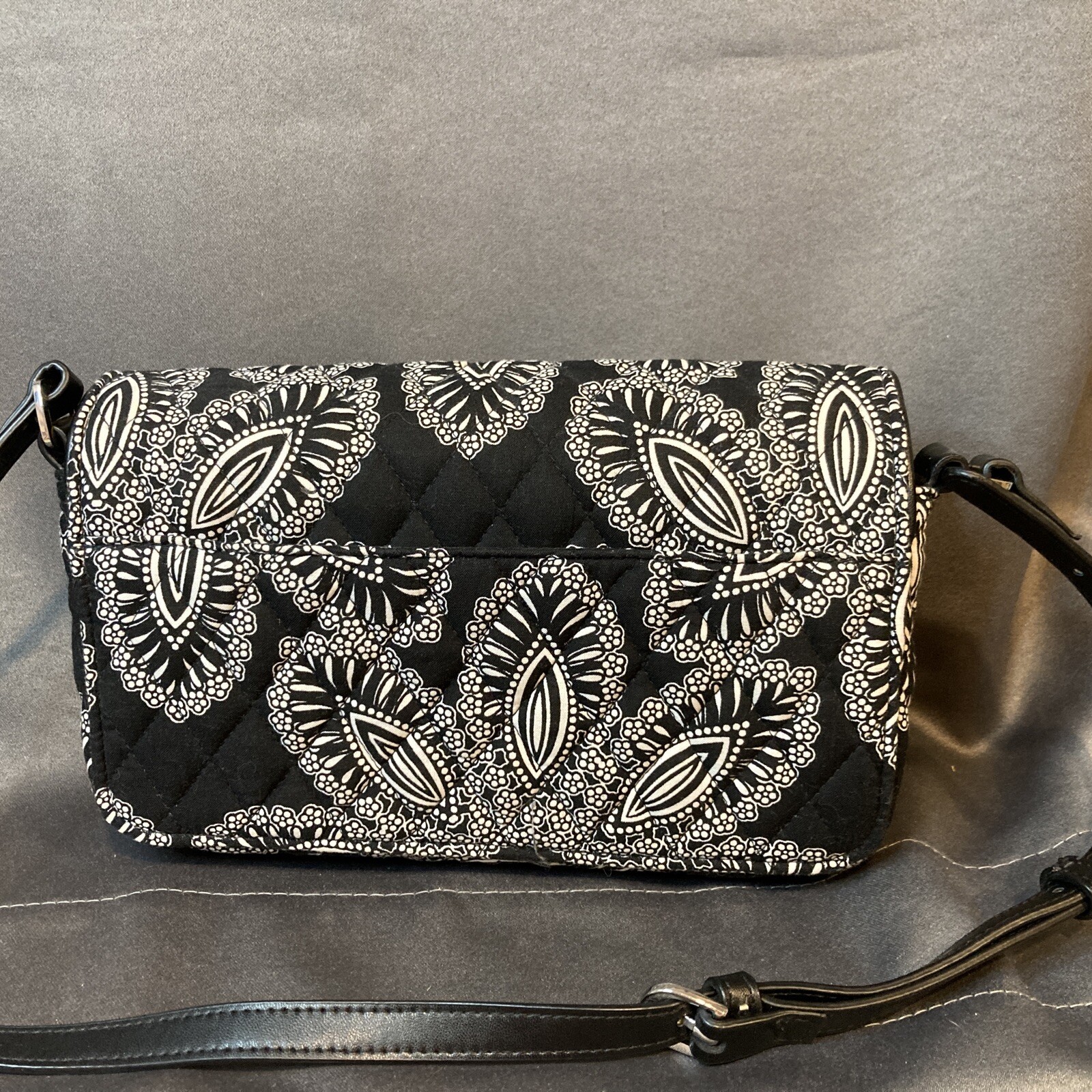 VERA BRADLEY  Turnlock Crossbody Bag Purse Blanco Bouquet Adjustable Strap EUC