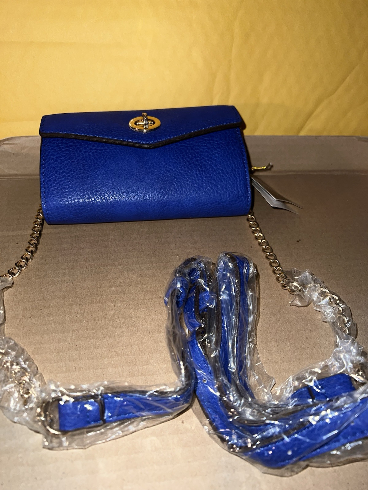 Francesca’s Simple Crossbody w/Phone Pocket