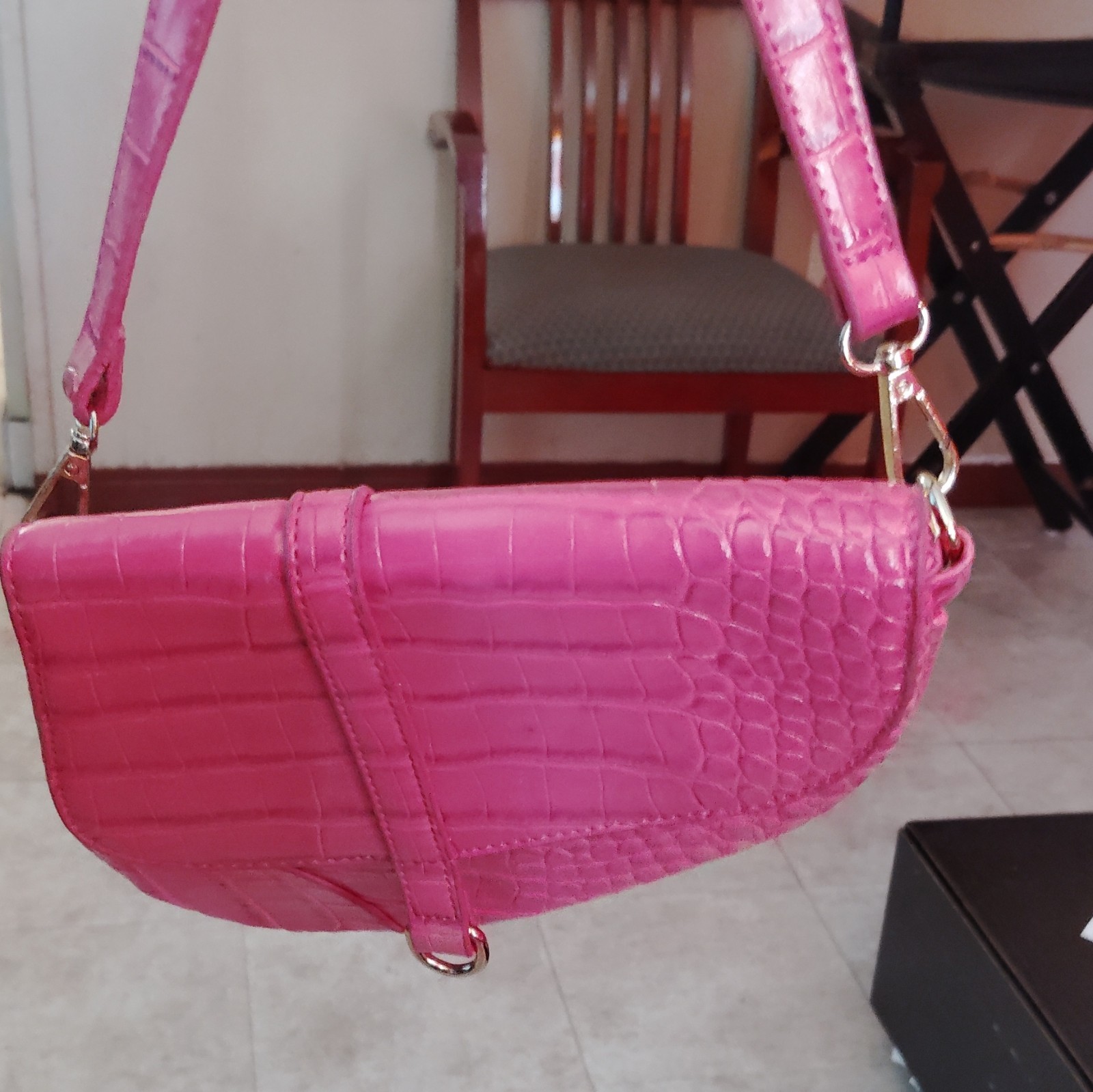 Women’s Pink Crocodile Embossed Shoulder Bag, Adjustable Strap, Silver Hardware