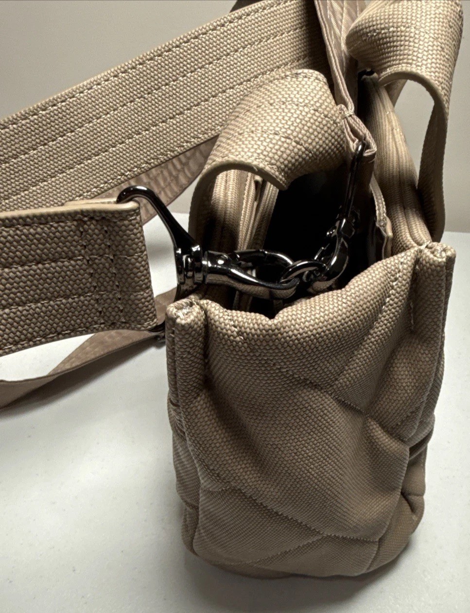 Lug Jitterbug Matte Luxe VL Crossbody Bag – Sand Read
