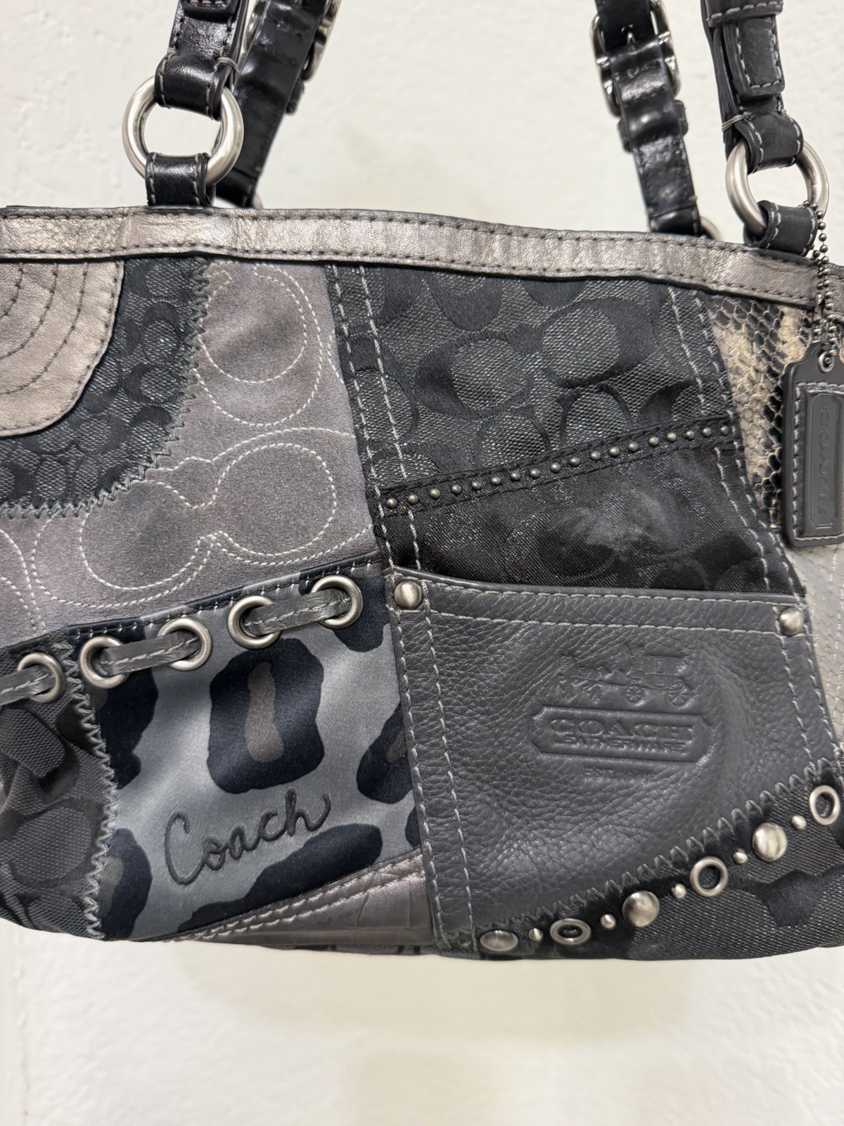 Coach Signature Black/Gray Patchwork Shoulder Bag Zip Strap Charm Lined Pockets