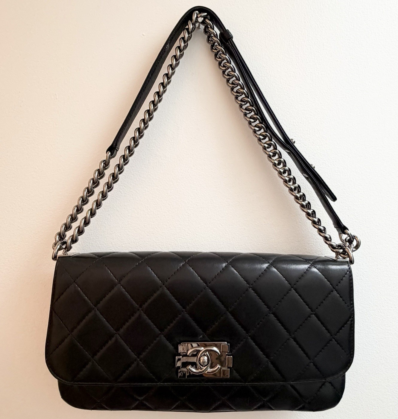 CHANEL Black Quilted Leather Shoulder Bag Silver Chain Strap