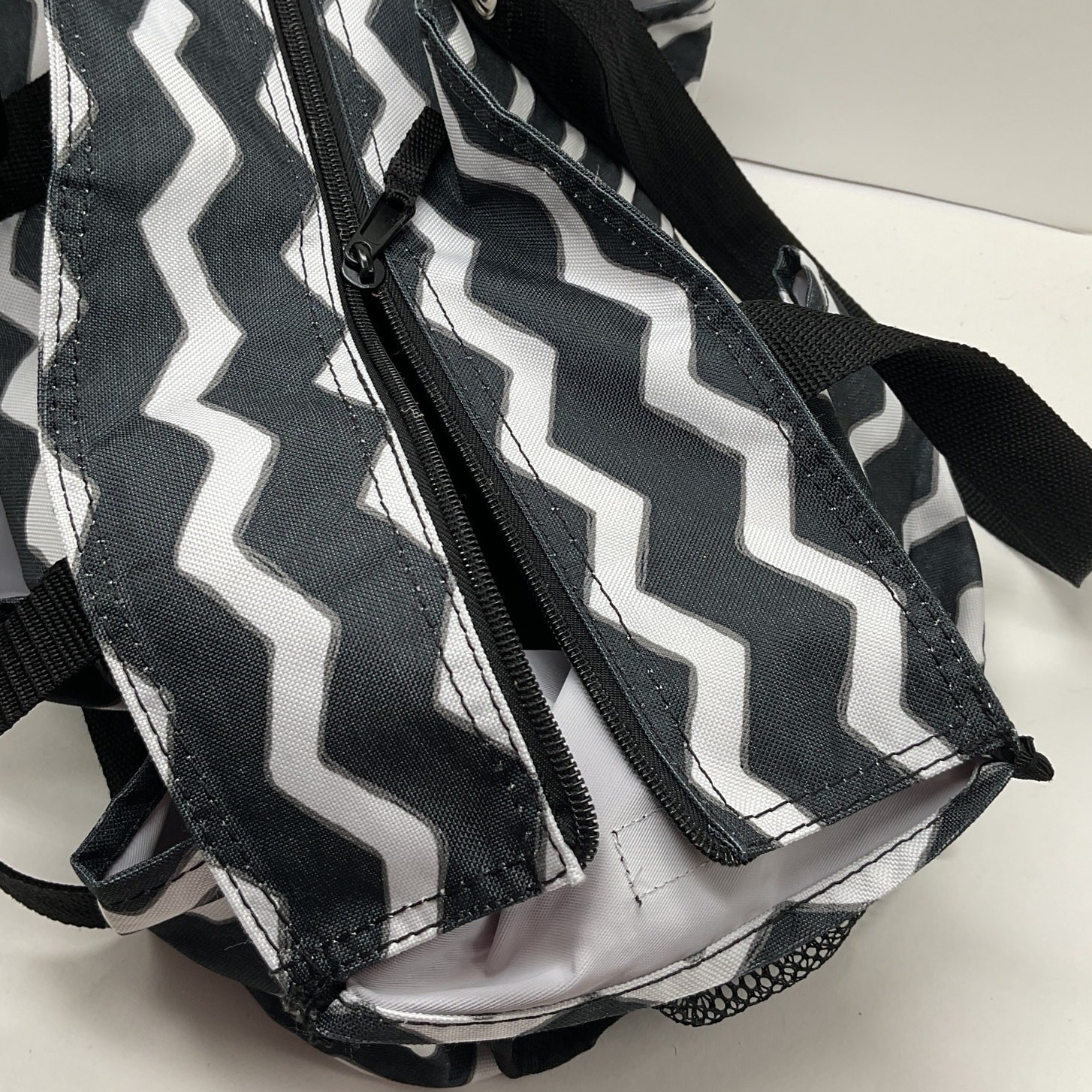 Thristy-One Black and White Zigzag Organizing Utility Tote Bag