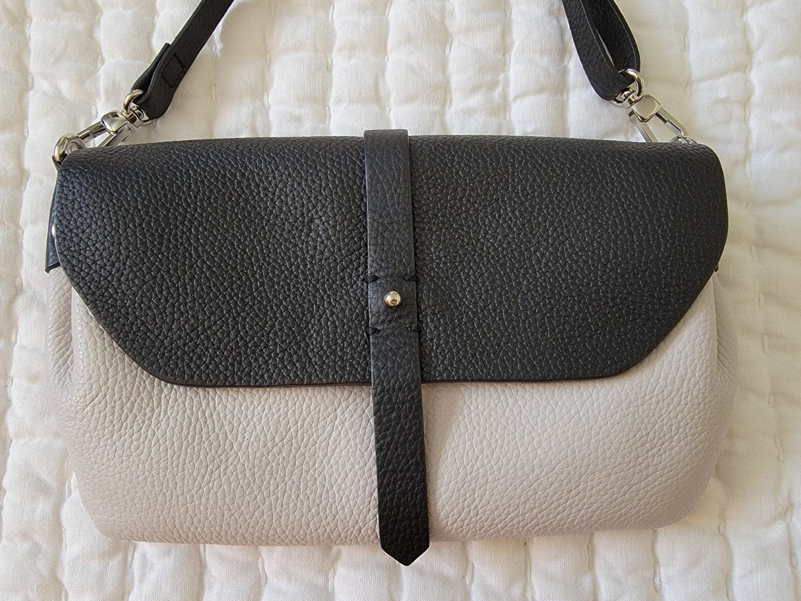 NEW HADAKI New Orleans Black & Ivory Pebbled LEATHER Cross Body PURSE Bag Modern
