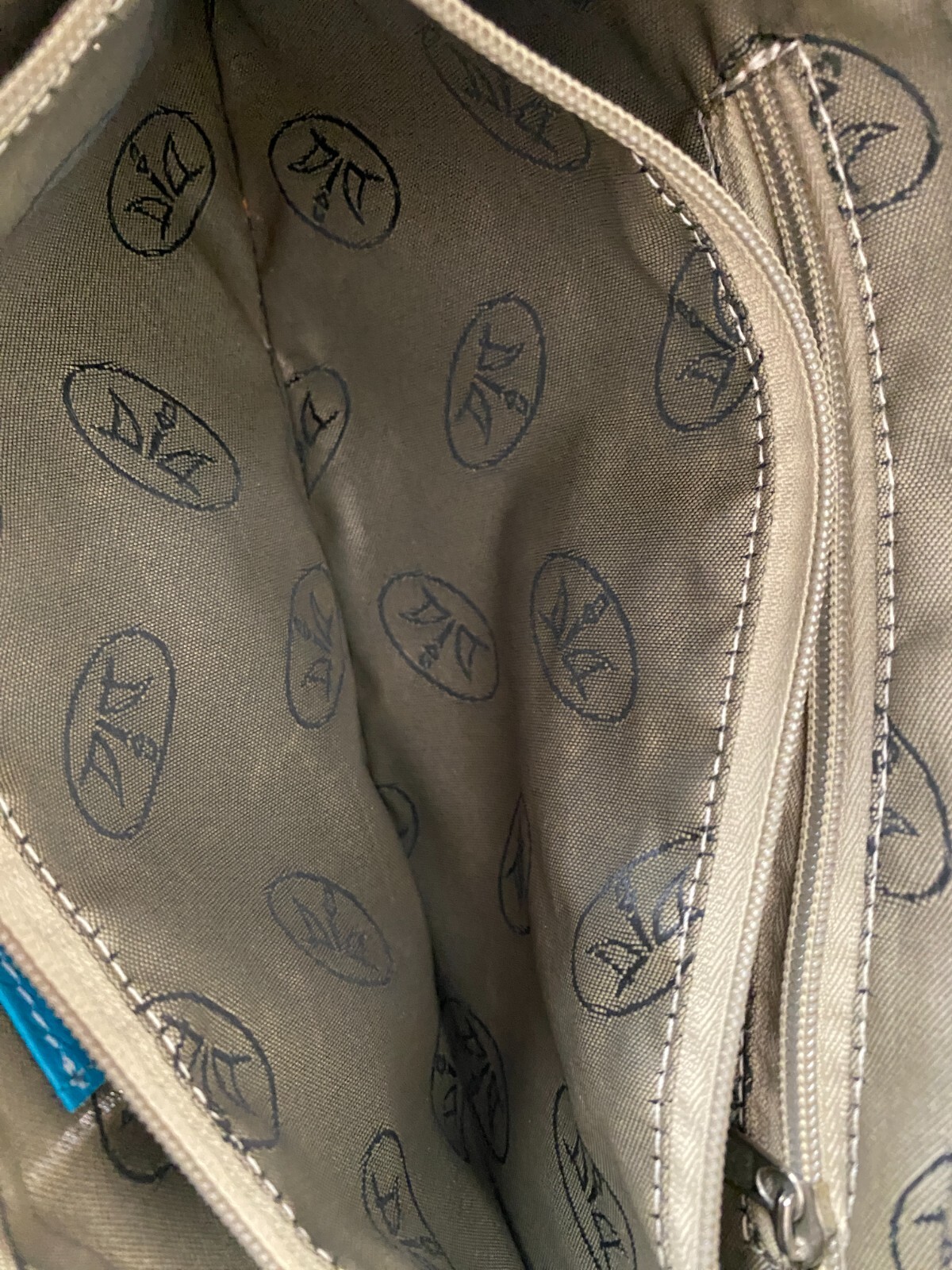 Y2K DIAMOND Italian Design Shoulder Bag Turquoise Blue Pat. Leather Fashionista