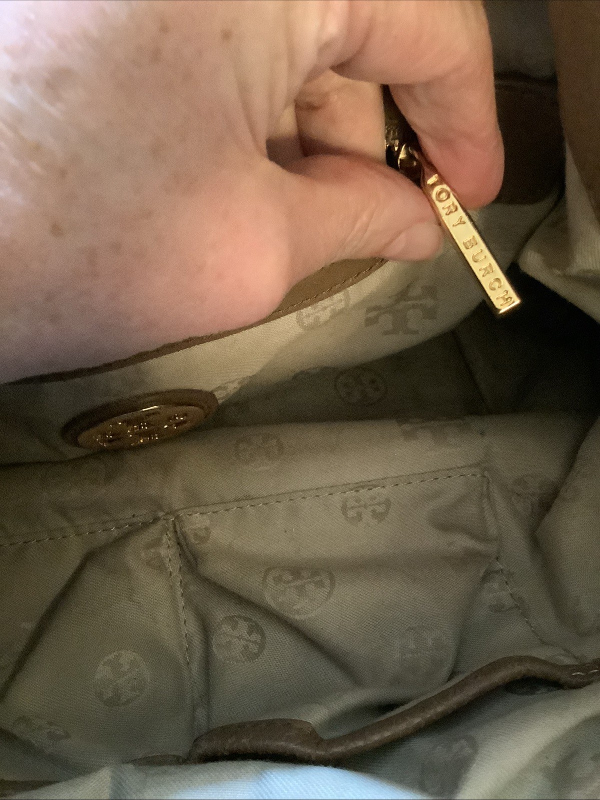 Authentic Tory Burch Brown Pebbled Leather Amanda Crossbody/Shoulder Bag