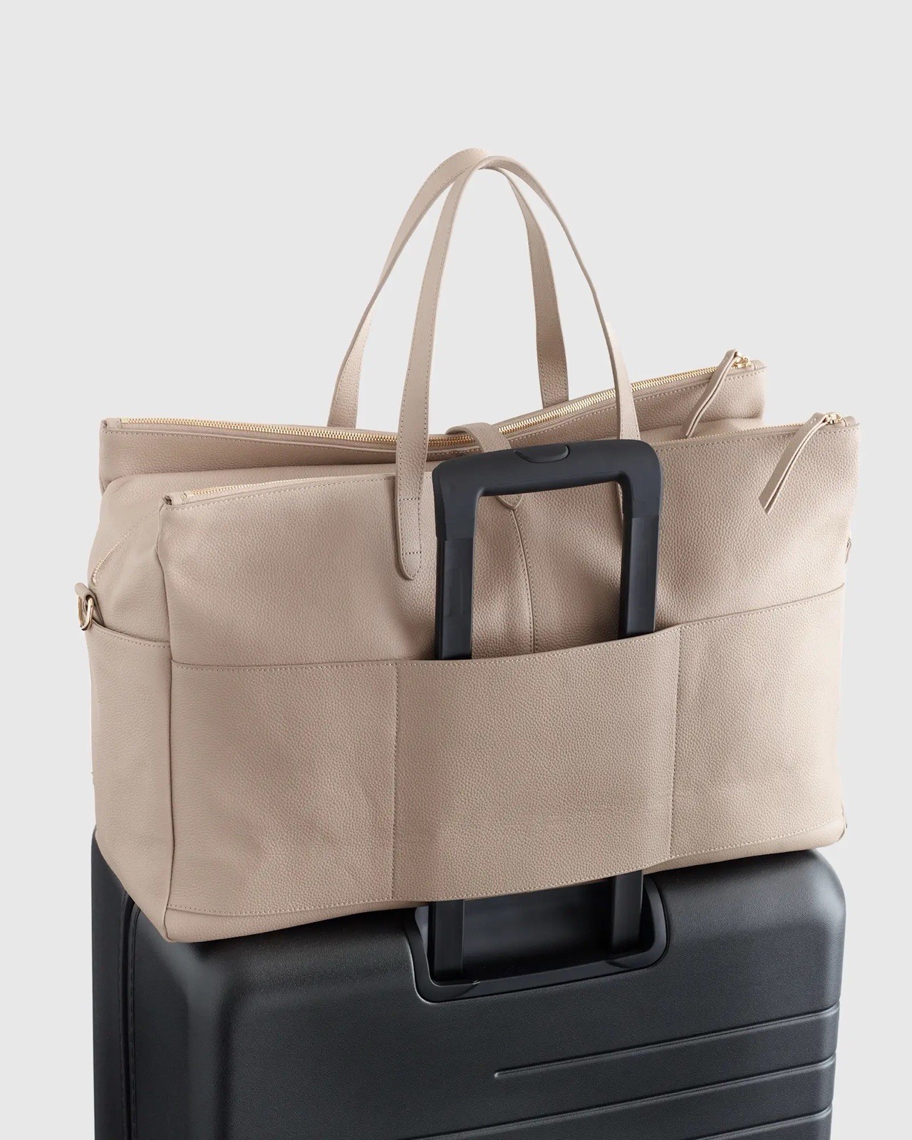 Quince Italian Leather Triple Compartment Weekender Bag Taupe $240 MSRP