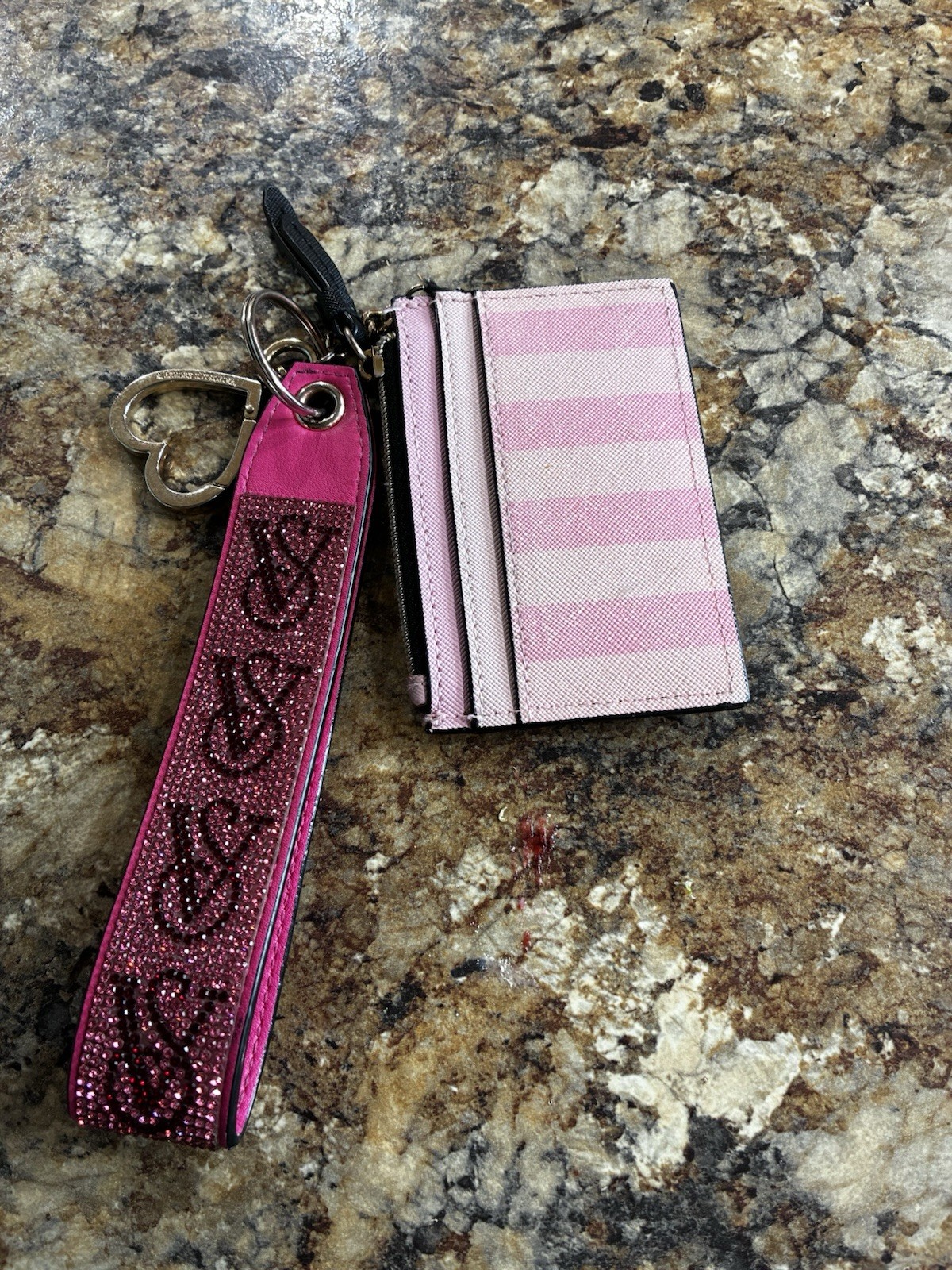 ❤️ VICTORIA’S SECRET ❤️ ID KEY CHAIN ❤️ BUSINESS CARD Coin Pursue Wristlet. NWOT