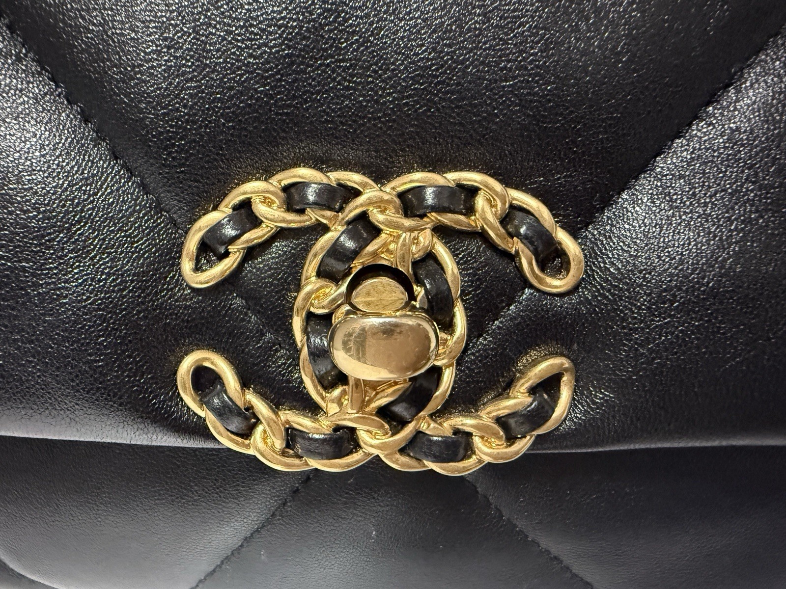 CHANEL 19 Medium Flap Shoulder Bag Black Quilted Chain Strap Gold/Black Hardware
