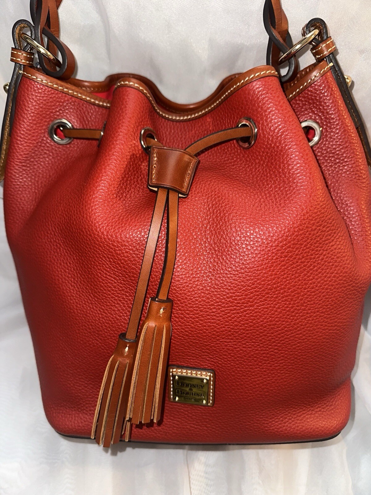 DOONEY & BOURKE ITALIAN LEATHER TASHA DRAWSTRING SHOULDER BAG RED/BRN TRIM BNWT
