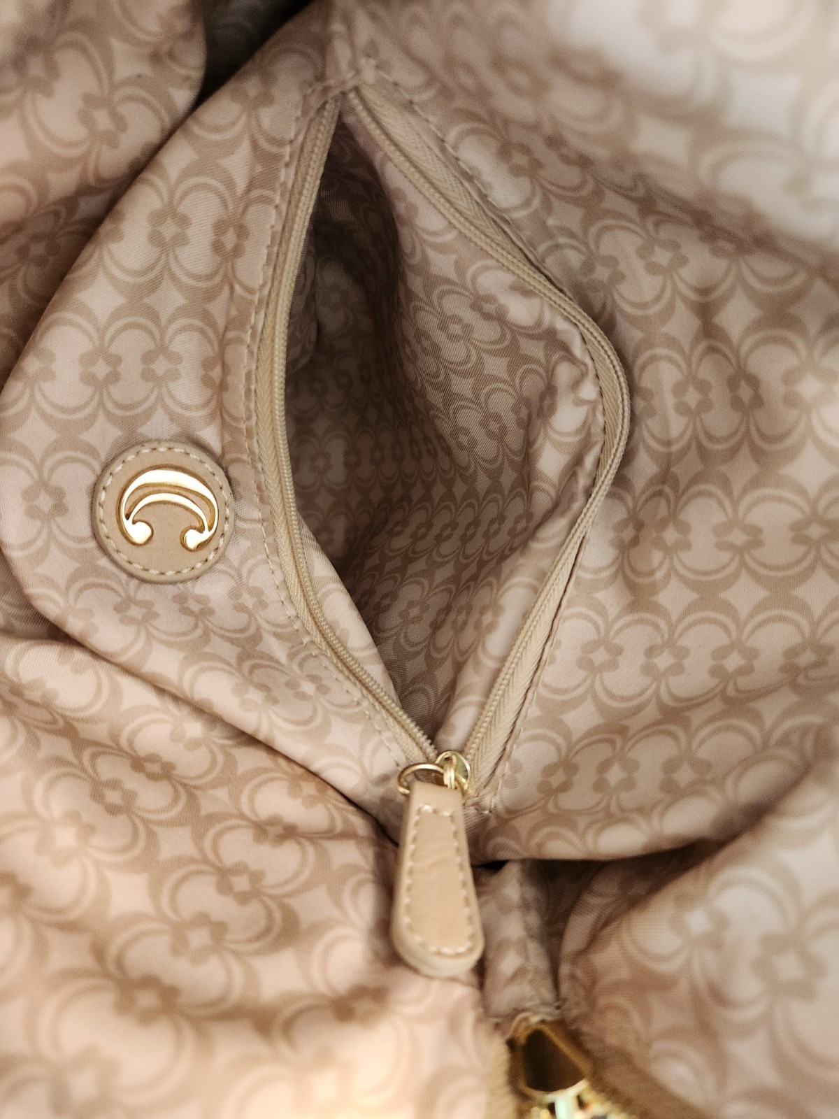 Beige Foldover Zip Wristlet Clutch w/ Snap Flap,Lined Pockets. See Picture Flaws