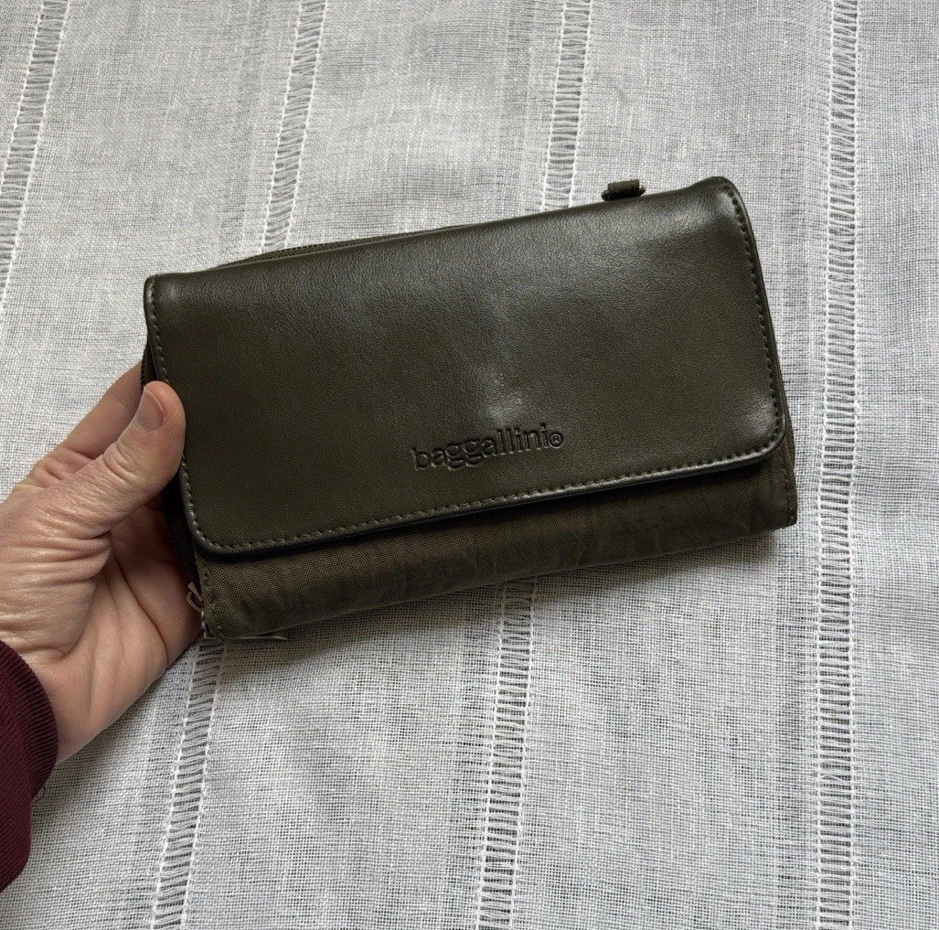 Baggallini’s phone wallet crossbody bag in olive green nylon and faux leather