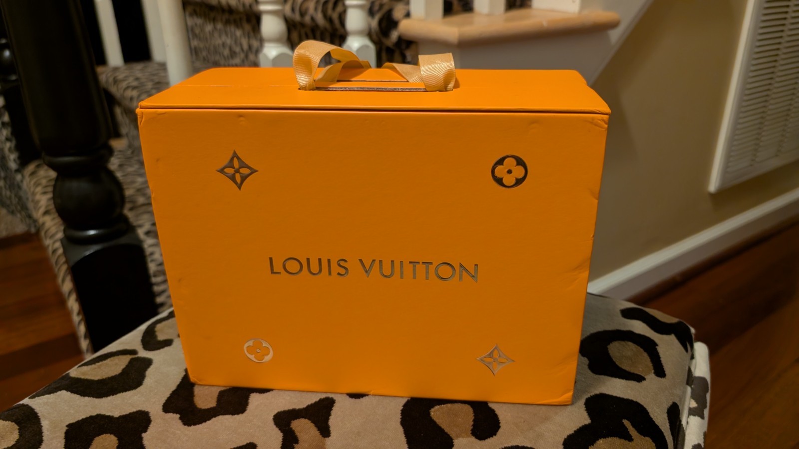 Authentic Louis Vuitton Onthego PM handbag (tote new with box) – Black and Beige