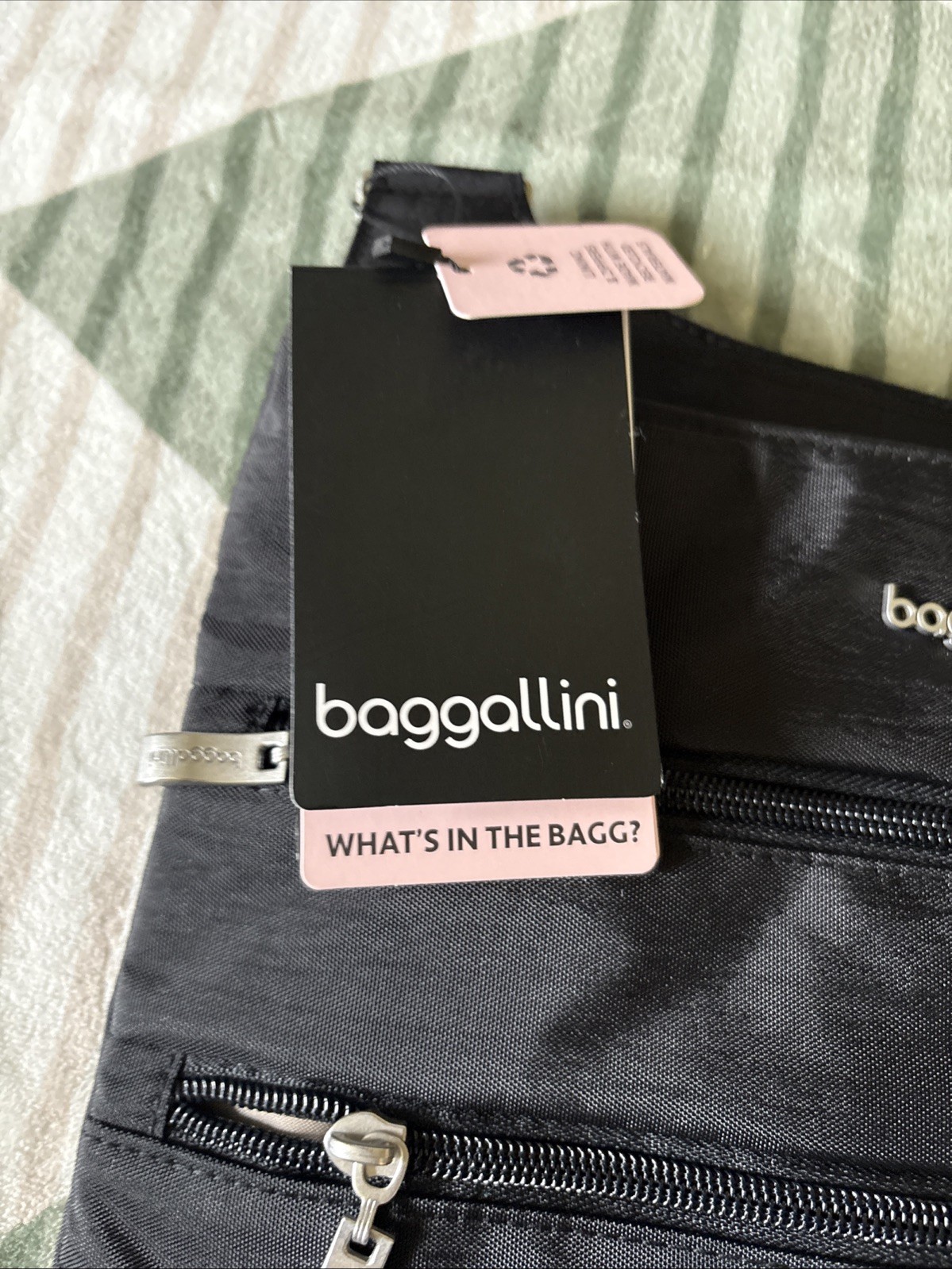 Baggallini Big Zipper Bag RFID Wristlet Black Travel Errands RFID NWT