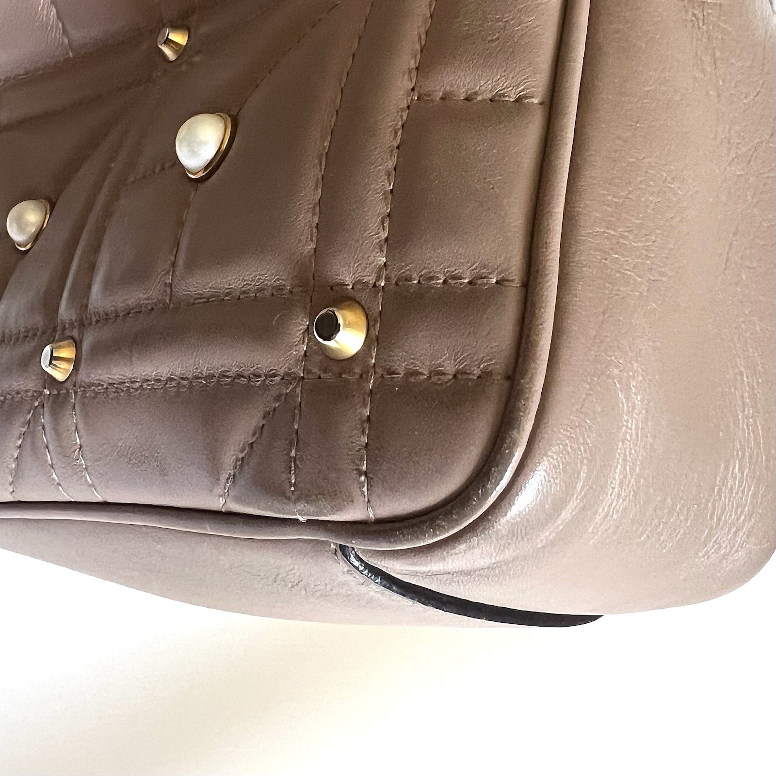 Gucci GG Marmont Matelassé Pearl Studded Calfskin Shoulder Bag Flap Purse 443497