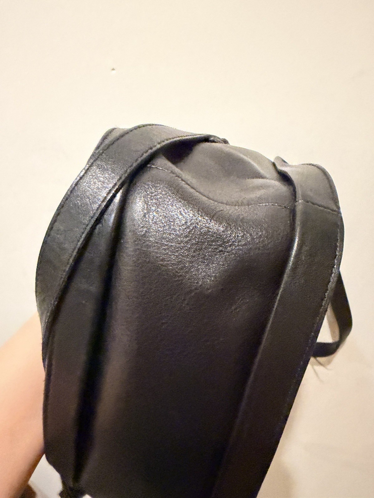 Madewell Sydney Shoulder Bag, black. Comes with long strap.