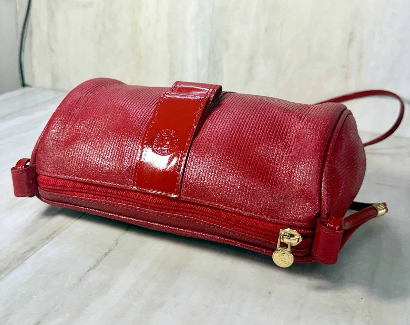 Auth Vintage Fendi SAS Roma Red Textured Leather Barrel Bag Crossbody Logo Italy