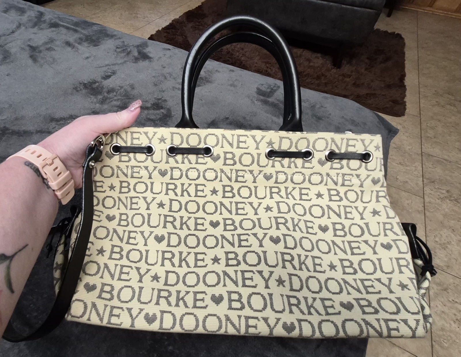 Dooney & Bourke Logo, Snap Closure purse, Off-white/ Navy Blue w/crossbody Strap