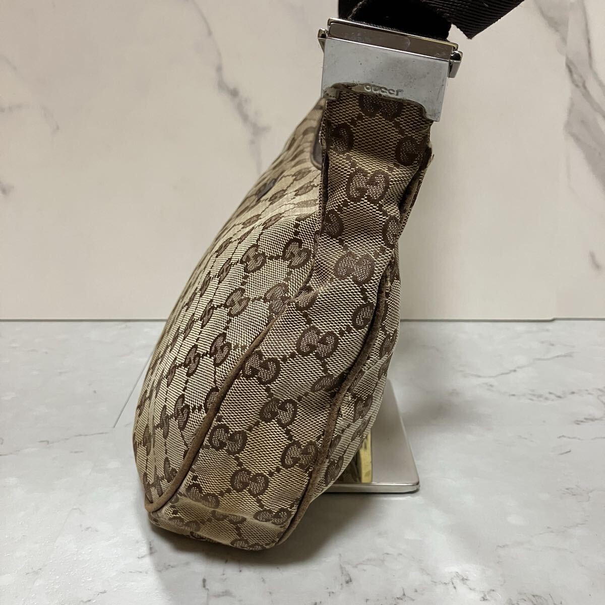 Excellent Condition GUCCI GG Canvas GG Pattern Crescent Shaped Shoulder Bag Body