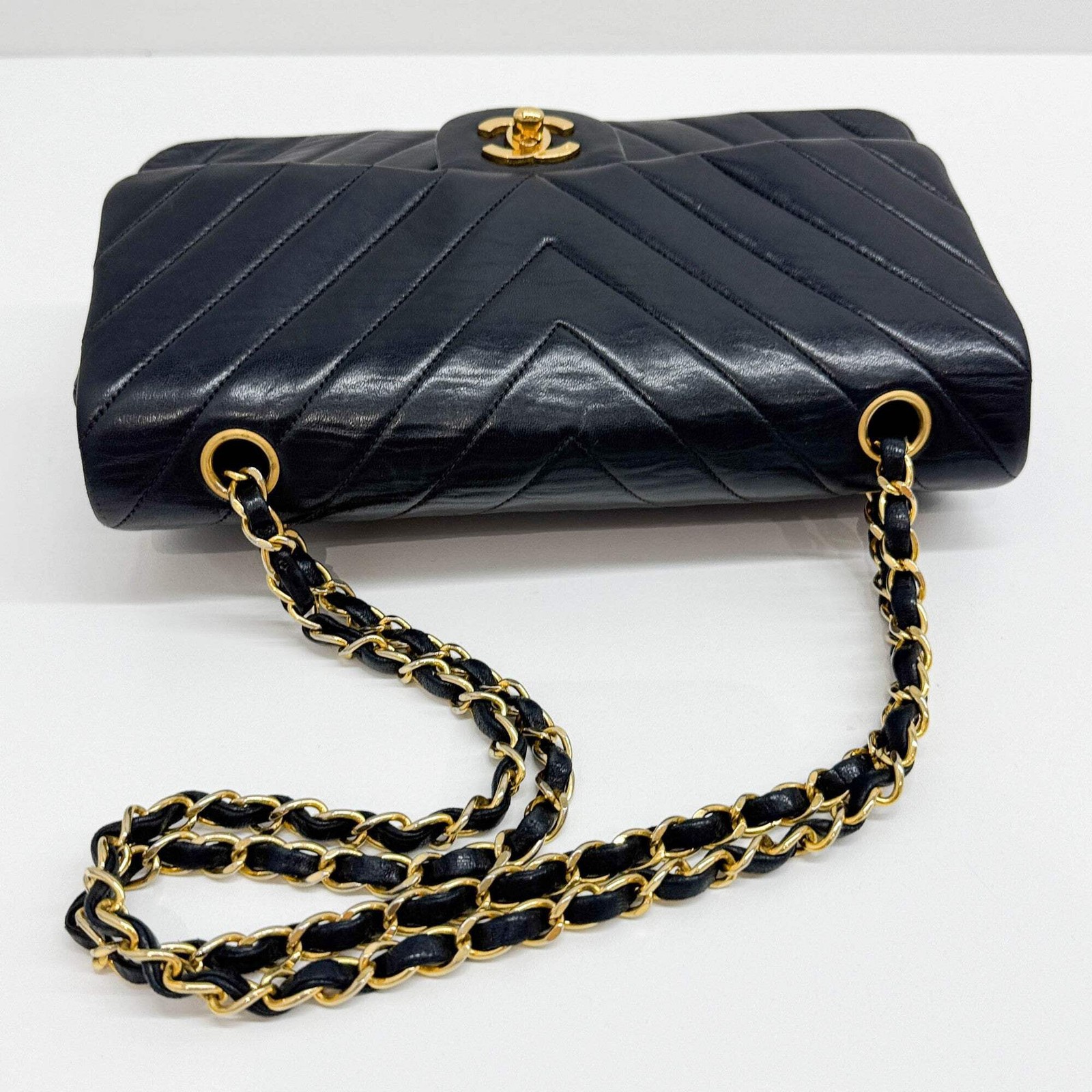 CHANEL Classic Double Flap 1991-1994 Chevron Black Leather Shoulder Bag