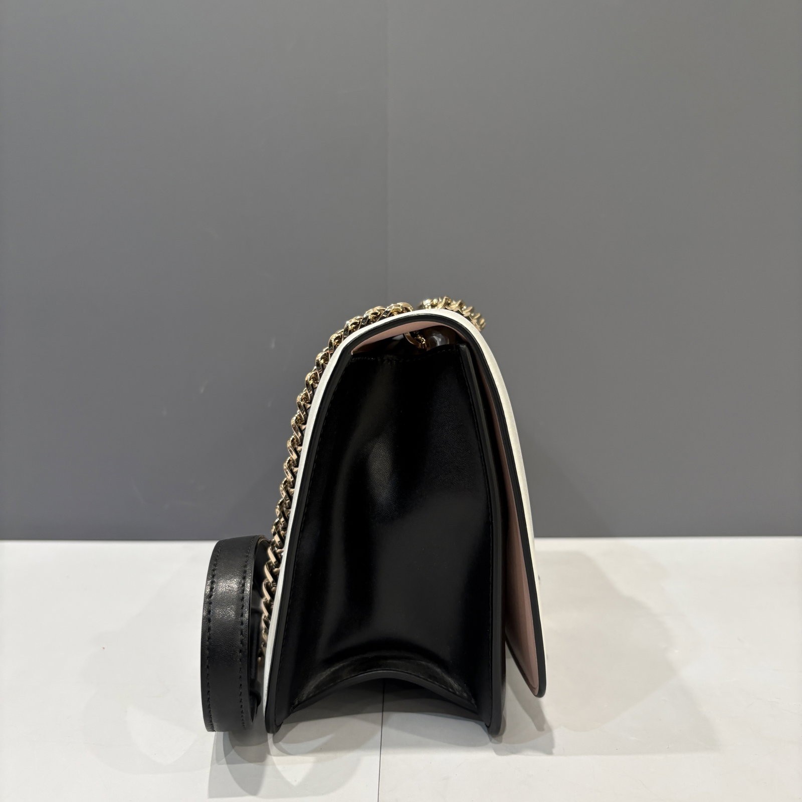 Salvatore Ferragamo Flap Bag White Black Calfskin (dl051626a6)