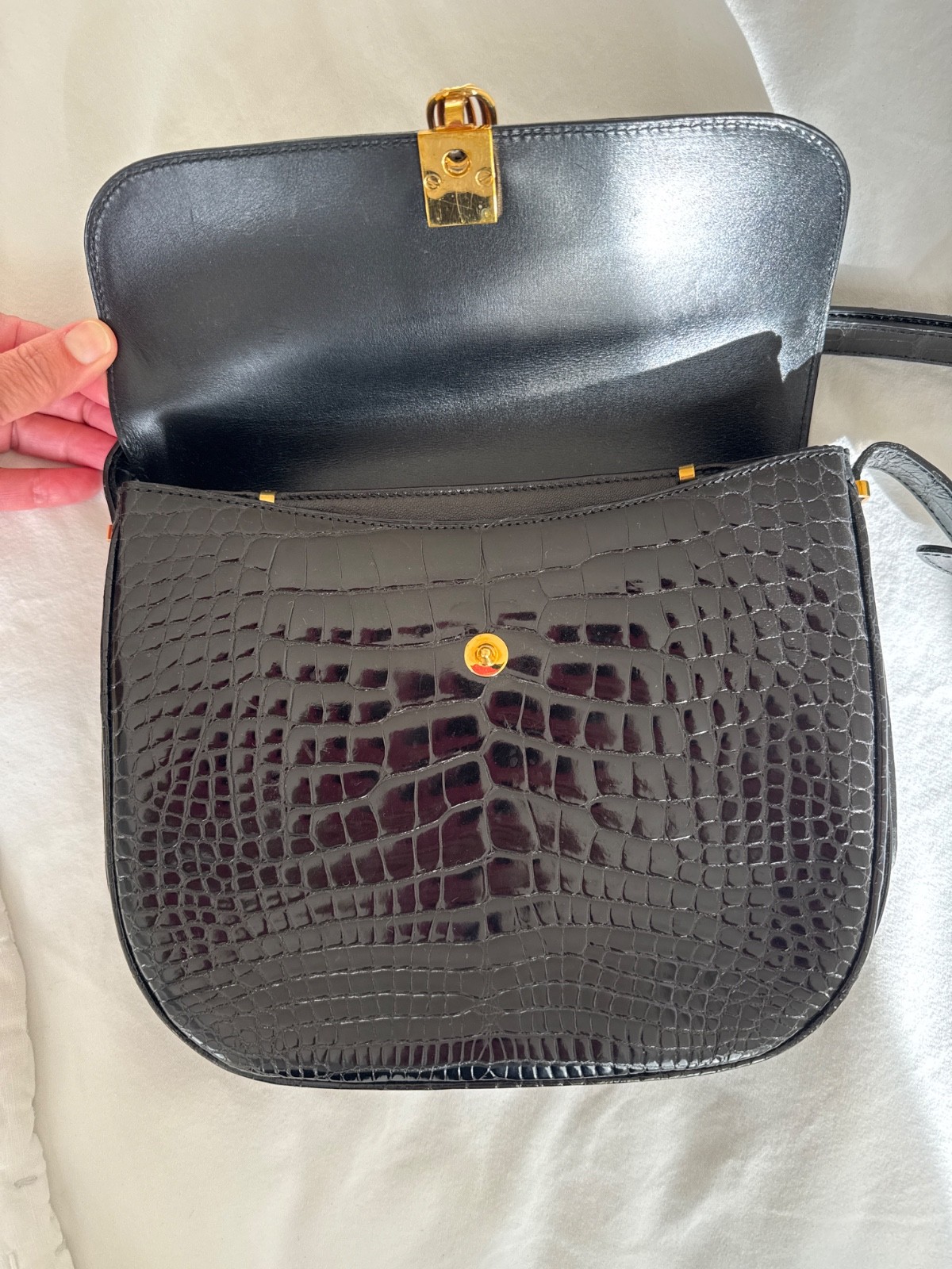 Black Vintage Alligator skin 8”hx9”w handbag; Henells Paris