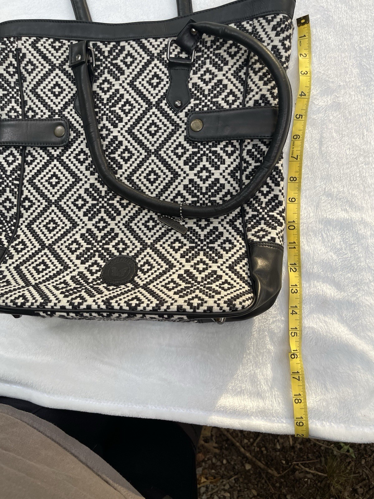 B. THE CHANGE Black/White Geometric Tote Zip Top Double Handles Lined Pockets