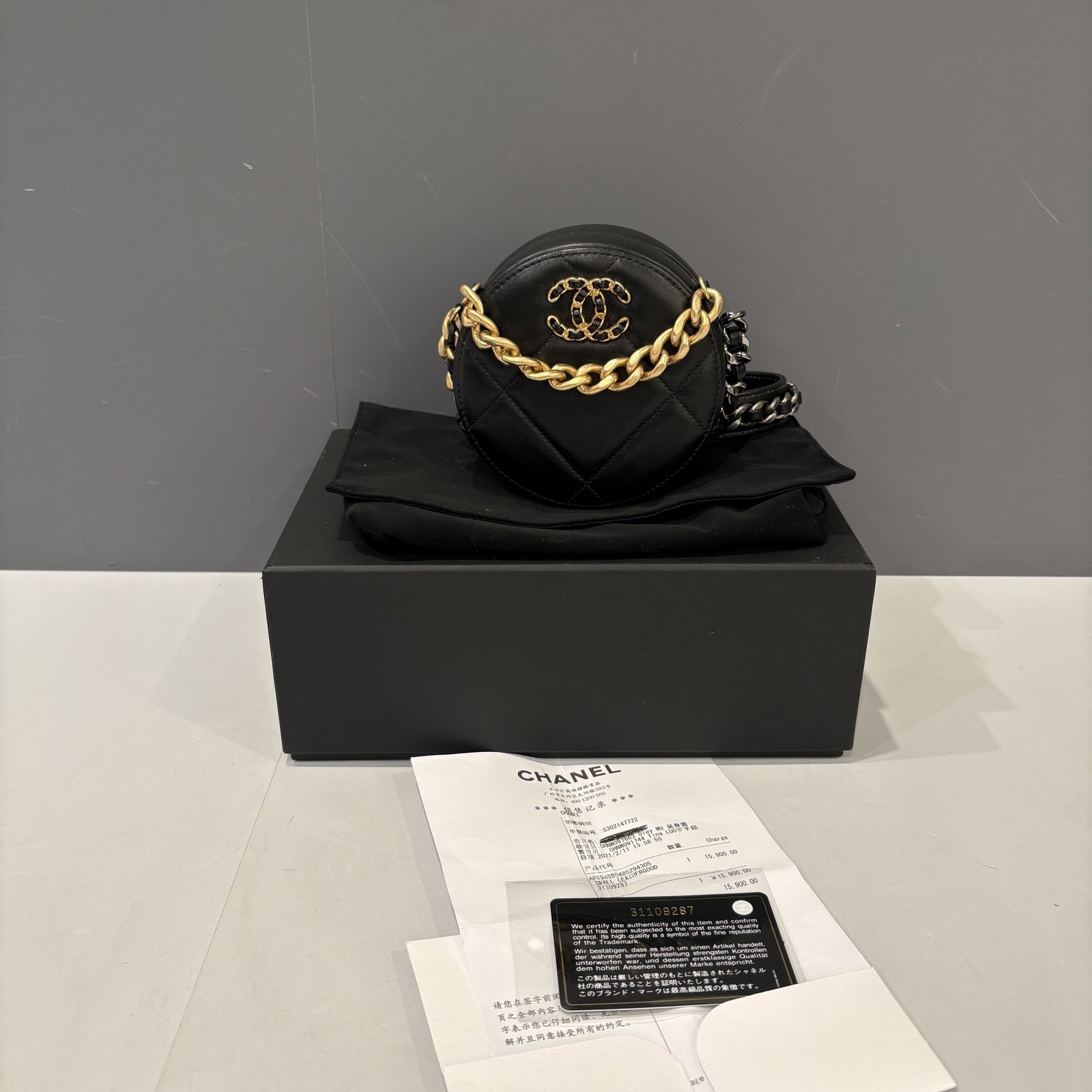 Chanel 19 Round Clutch With Chain Black Lambskin (kc033026a4)